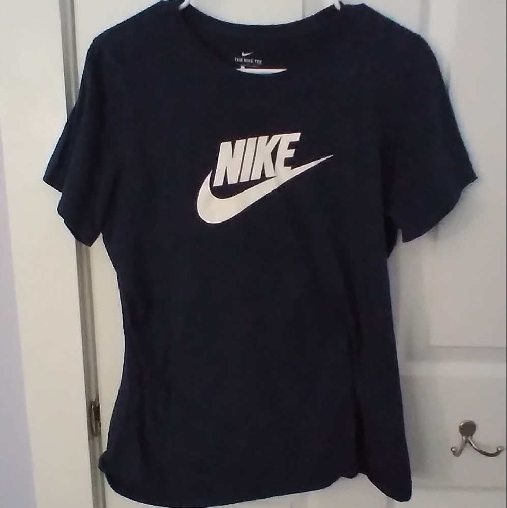 Navy Nike t-shirt